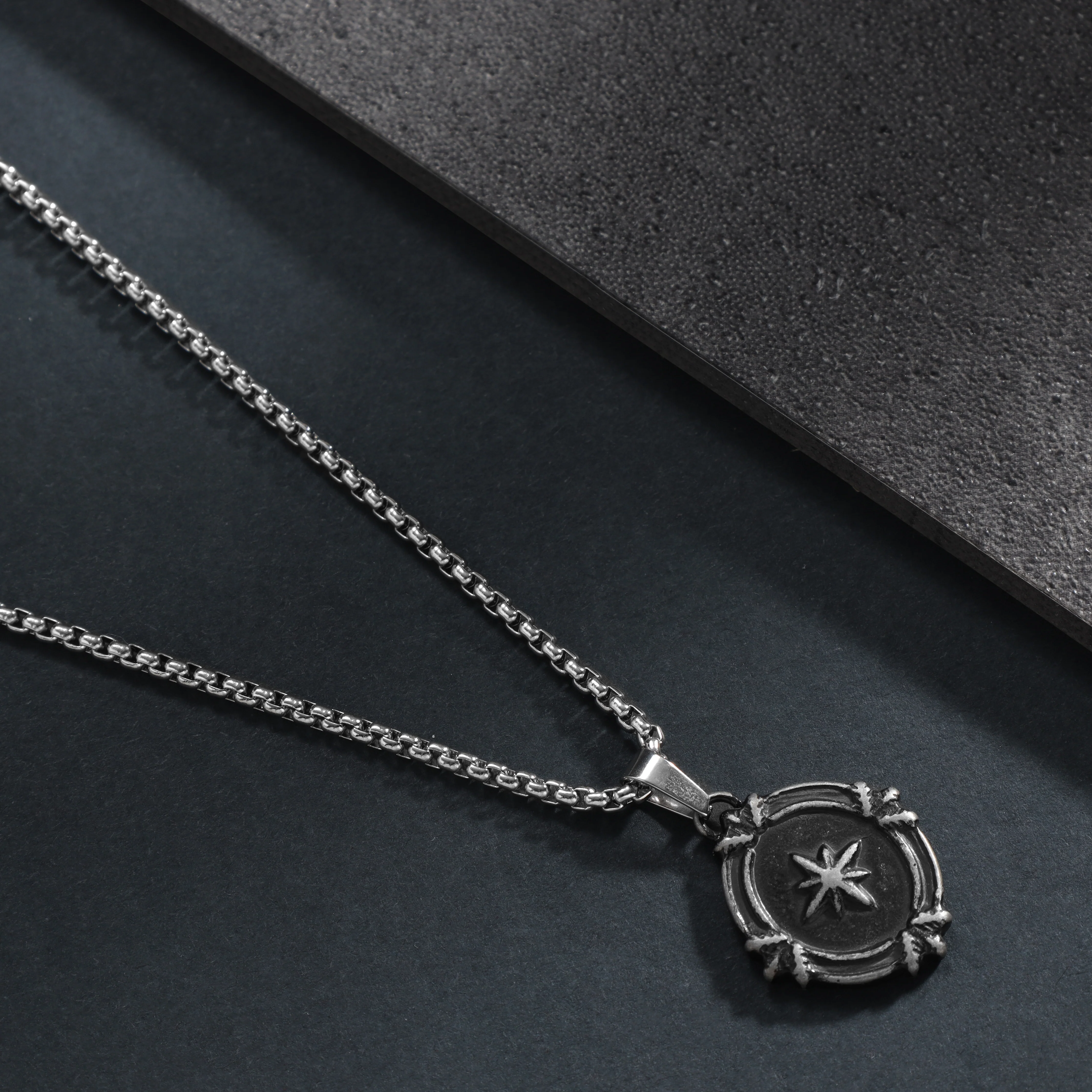 Box Chain Kette mit oxidierten Anhänger aus Edelstahl - Image 2