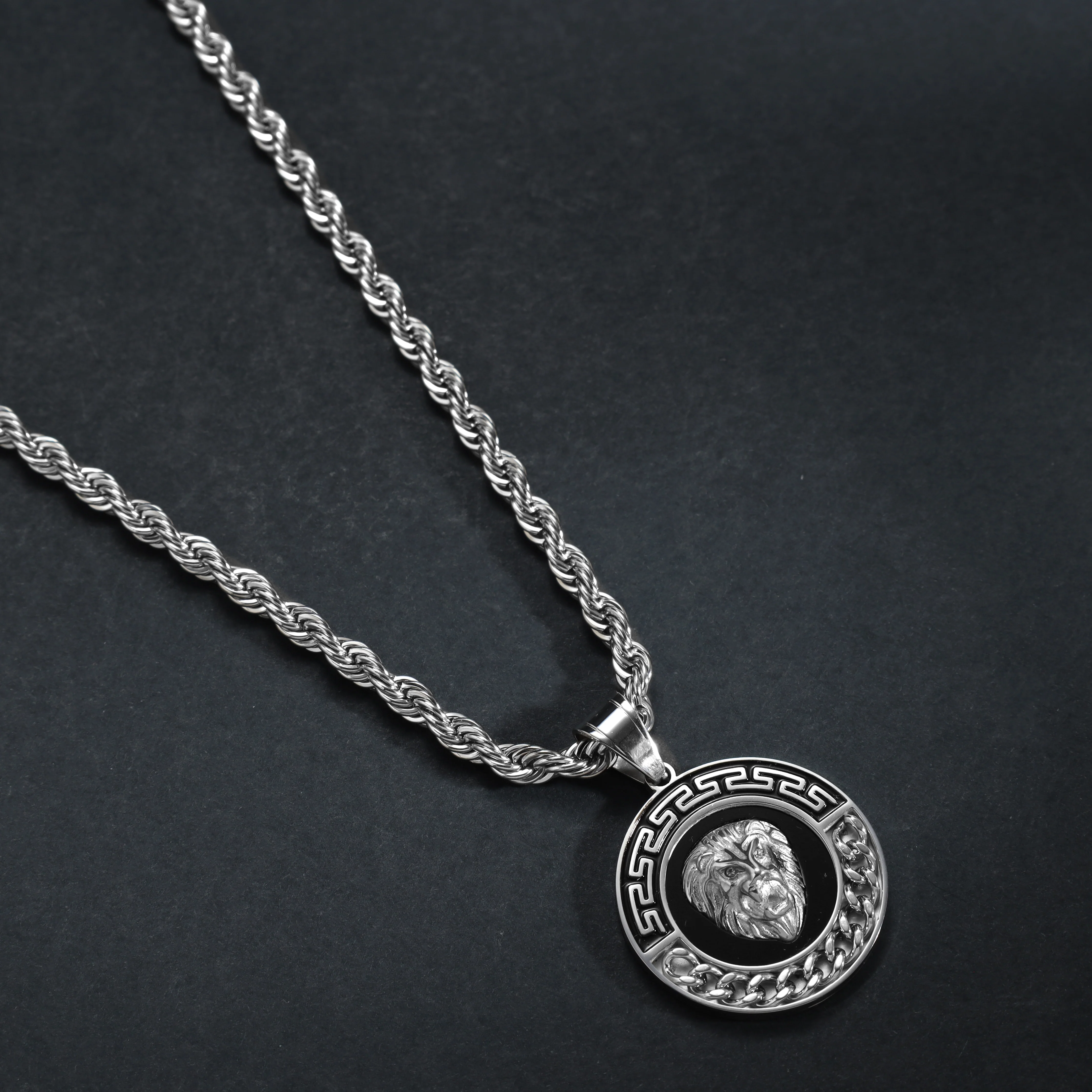 Löwe Anhänger mit Greek Design aus Edelstahl - Image 3
