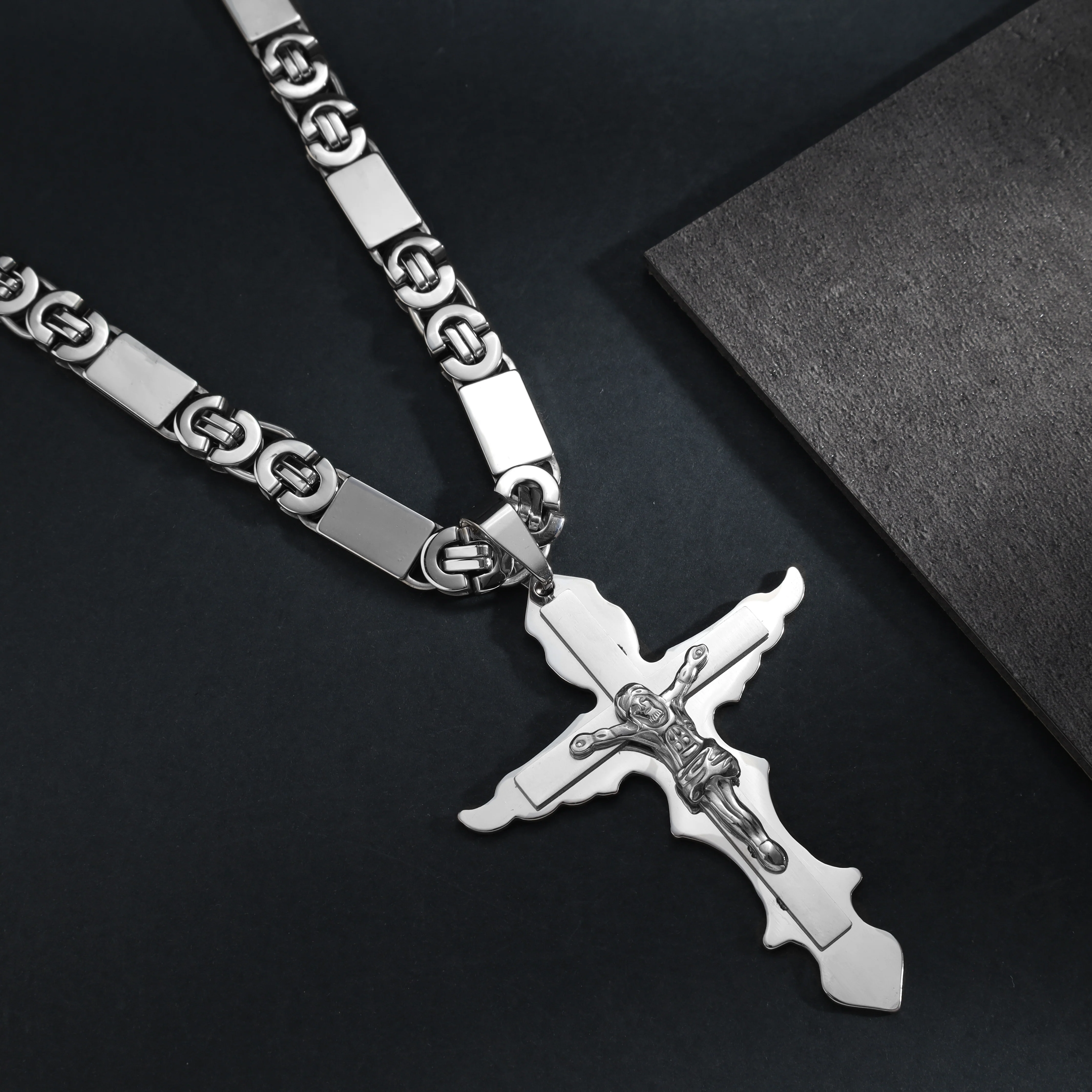 Sehr Großer Kreuz mit Jesus Anhänger aus Edelstahl - Image 3